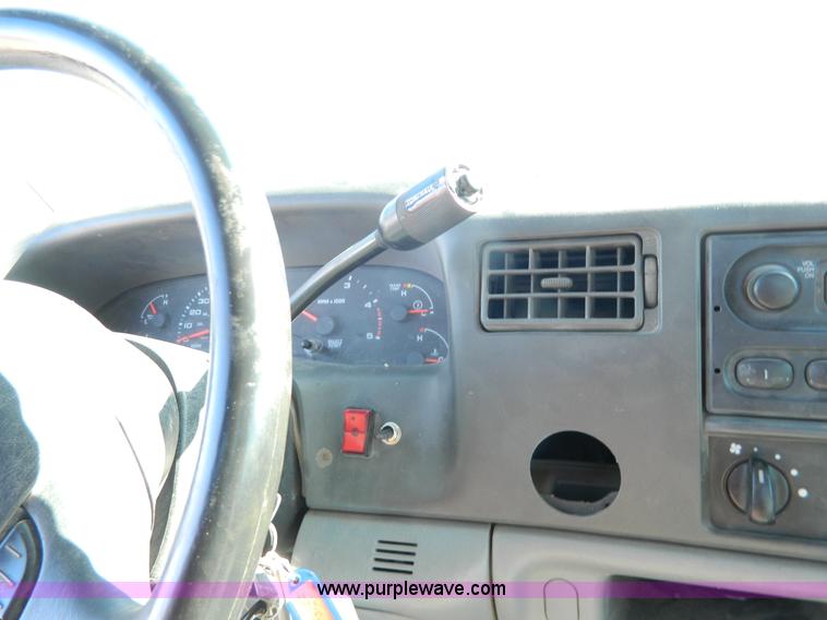 image for item G7693 2003 Ford F250 pickup truck