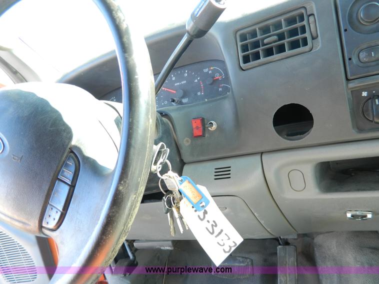 image for item G7693 2003 Ford F250 pickup truck