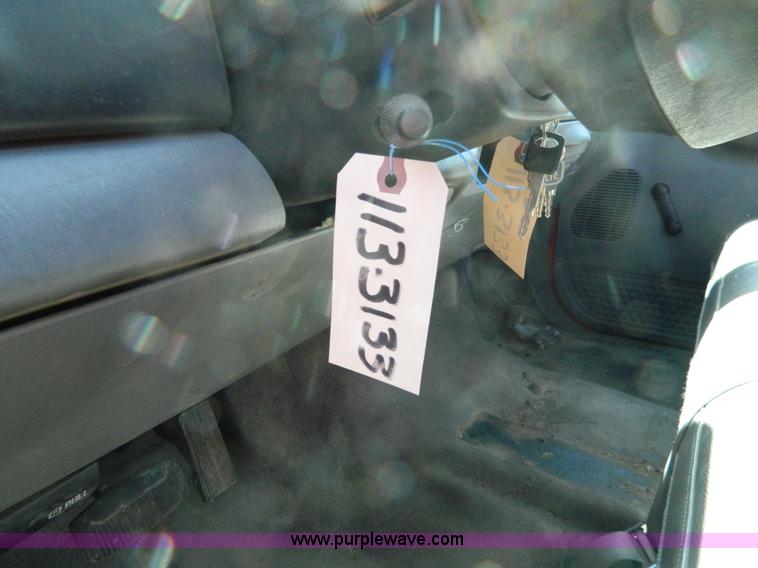 image for item G7693 2003 Ford F250 pickup truck