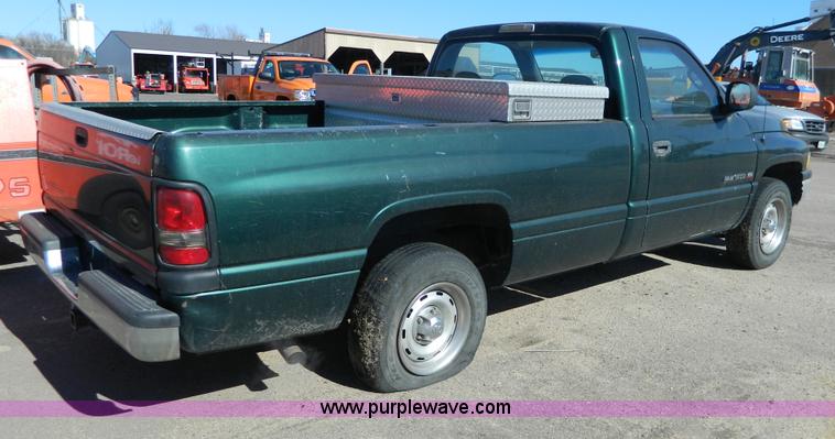 image for item G7694 2001 Dodge Ram 1500 pickup truck