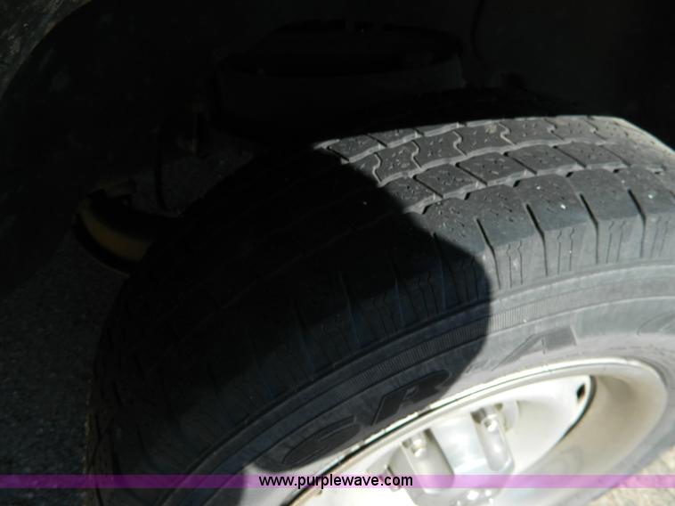 image for item G7694 2001 Dodge Ram 1500 pickup truck