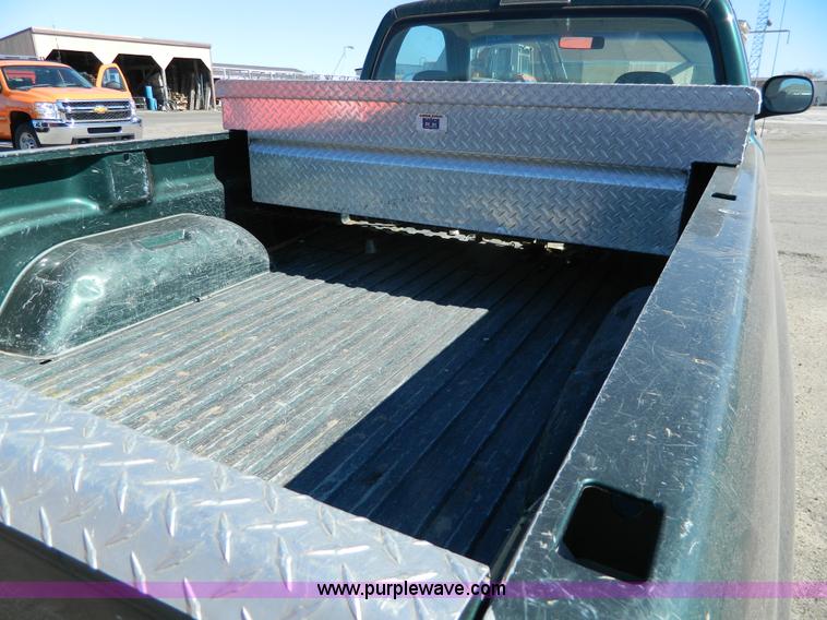 image for item G7694 2001 Dodge Ram 1500 pickup truck