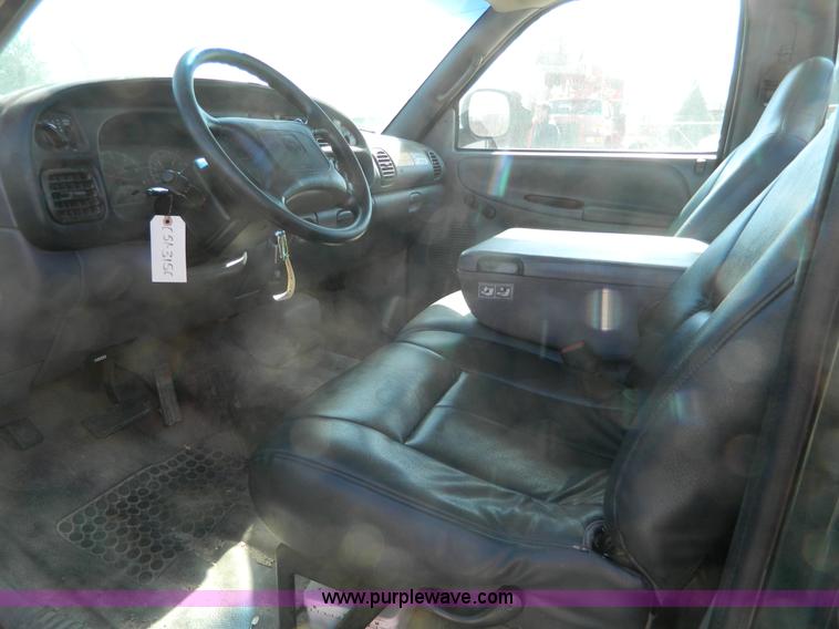 image for item G7694 2001 Dodge Ram 1500 pickup truck