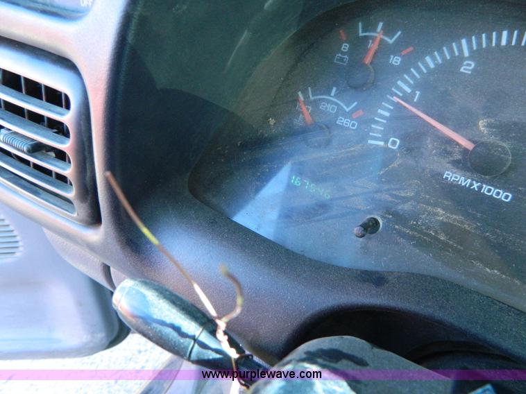 image for item G7694 2001 Dodge Ram 1500 pickup truck