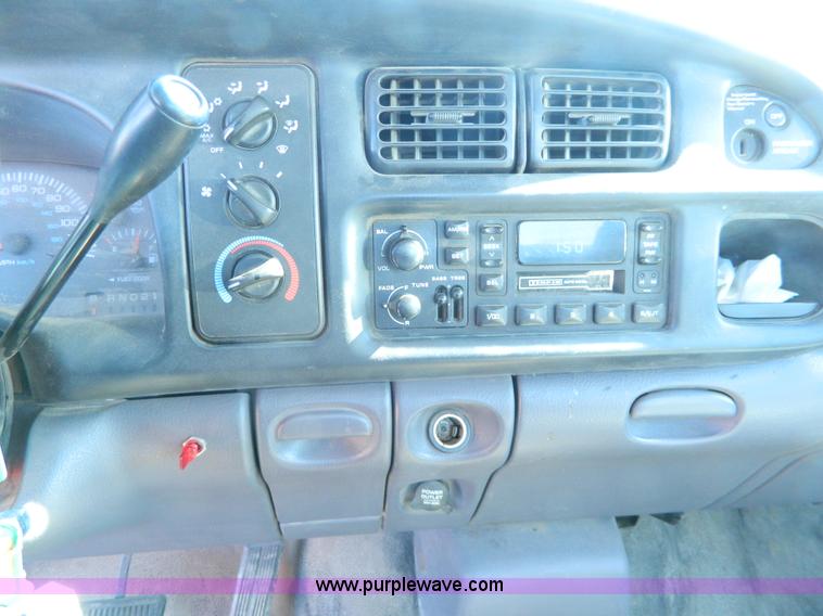 image for item G7694 2001 Dodge Ram 1500 pickup truck