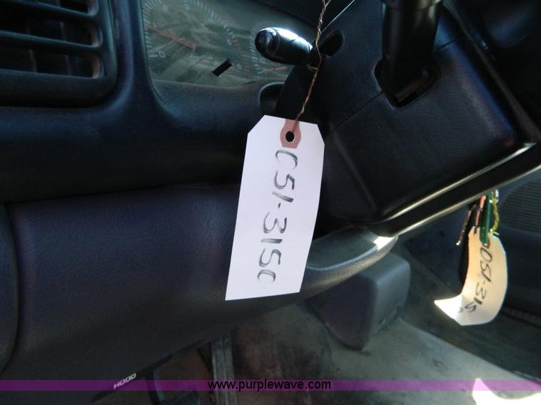 image for item G7694 2001 Dodge Ram 1500 pickup truck