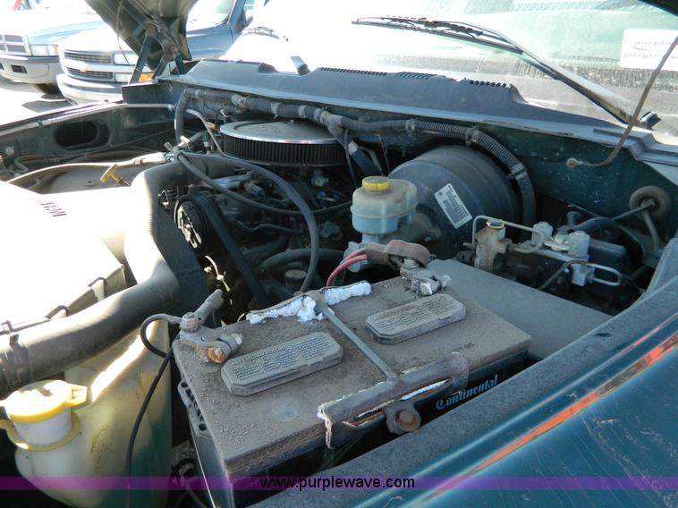 image for item G7694 2001 Dodge Ram 1500 pickup truck