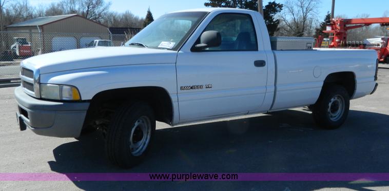 image for item G7695 2001 Dodge Ram 1500 pickup truck