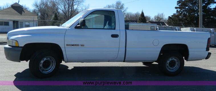 image for item G7695 2001 Dodge Ram 1500 pickup truck