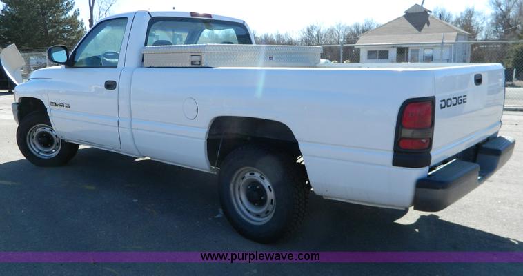 image for item G7695 2001 Dodge Ram 1500 pickup truck