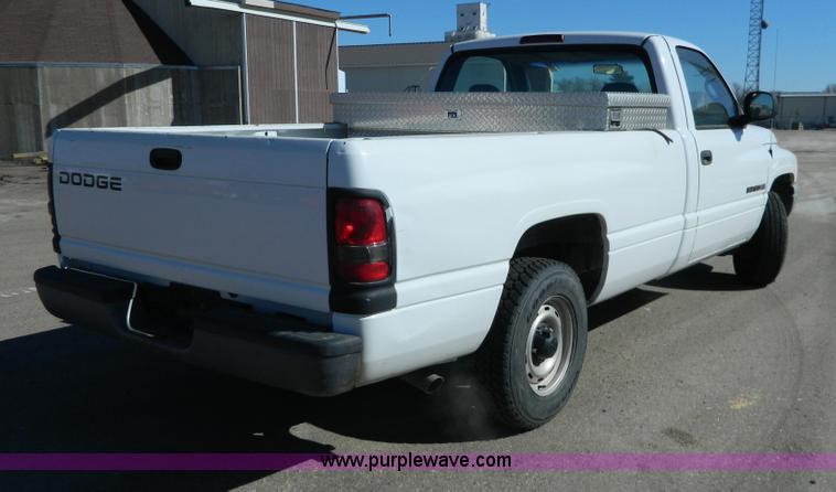 image for item G7695 2001 Dodge Ram 1500 pickup truck