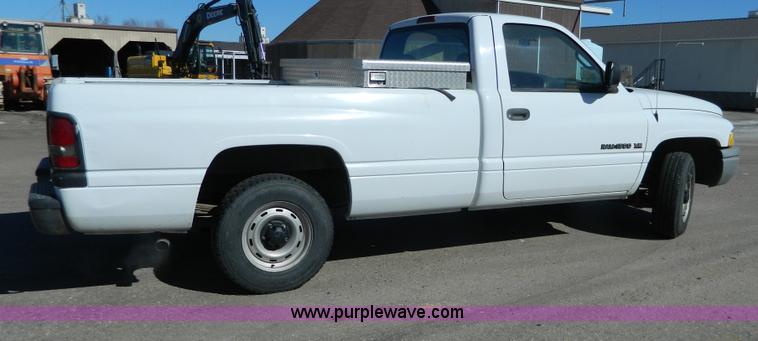 image for item G7695 2001 Dodge Ram 1500 pickup truck