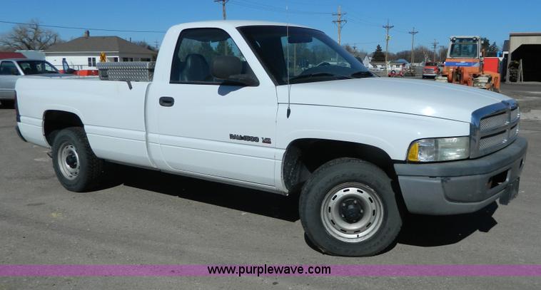 image for item G7695 2001 Dodge Ram 1500 pickup truck
