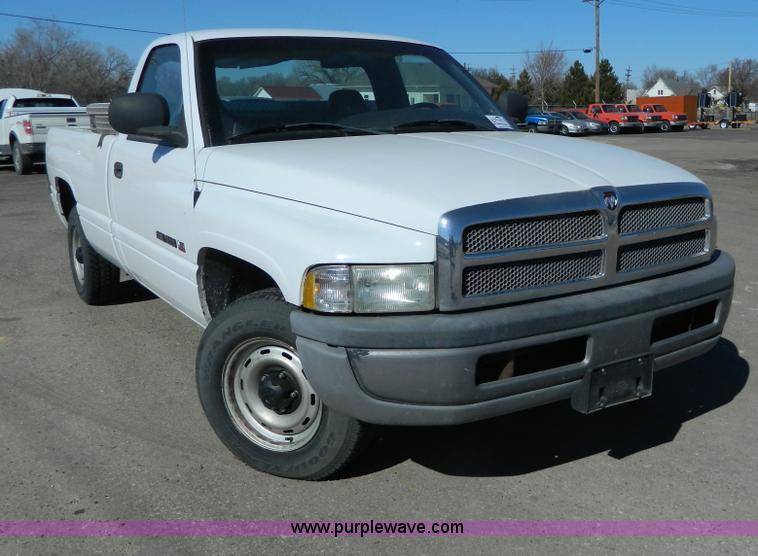 image for item G7695 2001 Dodge Ram 1500 pickup truck