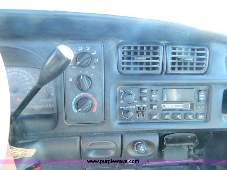 image for item G7695 2001 Dodge Ram 1500 pickup truck