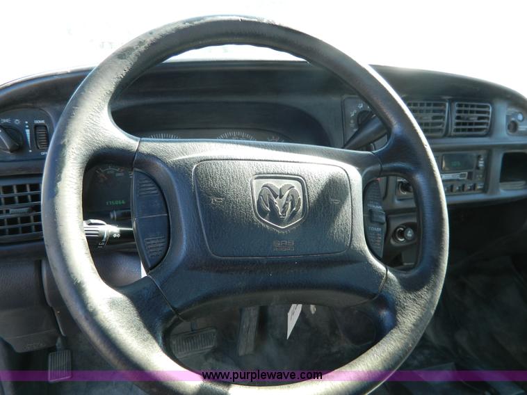 image for item G7695 2001 Dodge Ram 1500 pickup truck