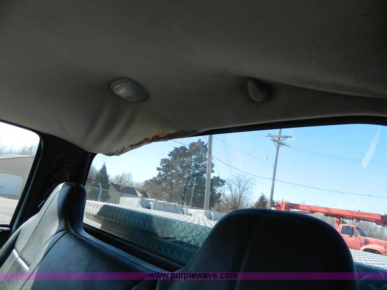 image for item G7695 2001 Dodge Ram 1500 pickup truck