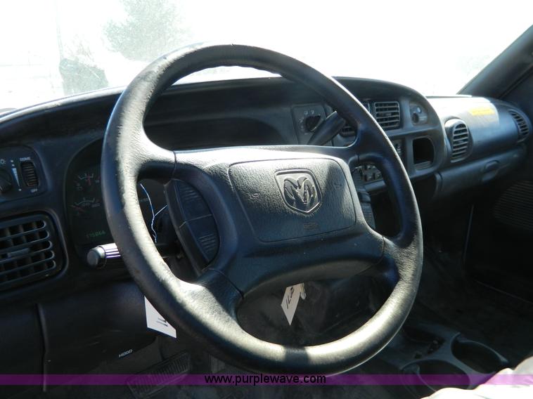 image for item G7695 2001 Dodge Ram 1500 pickup truck