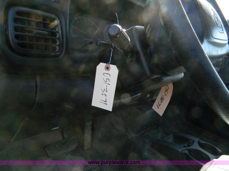 image for item G7695 2001 Dodge Ram 1500 pickup truck