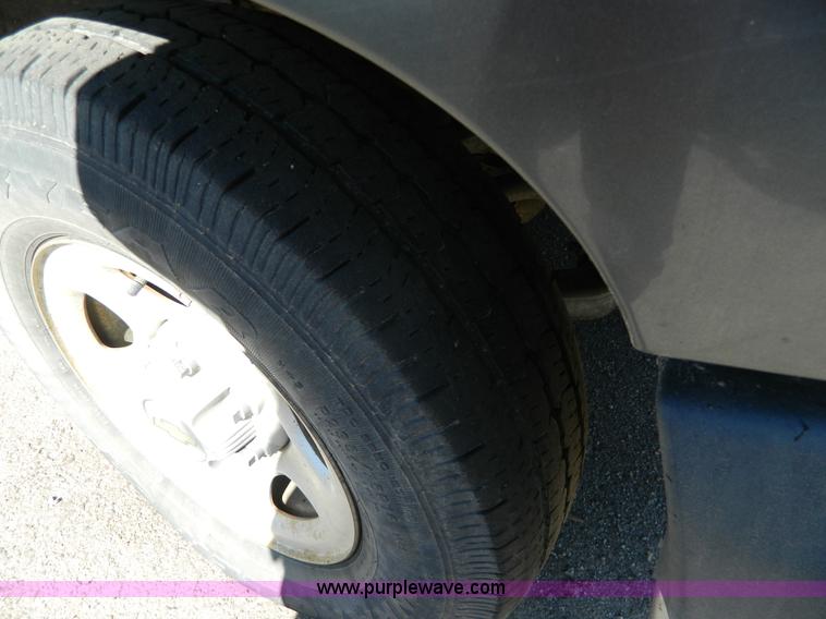 image for item G7696 2002 Chevrolet Silverado 1500 pickup truck