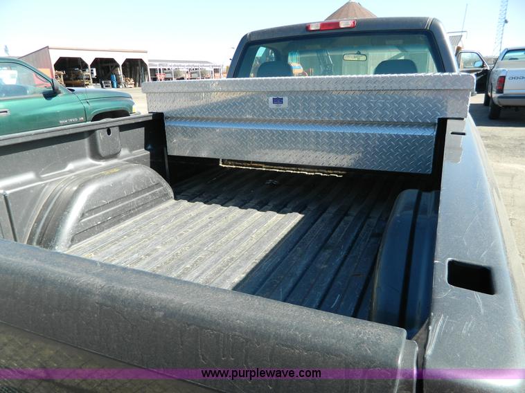 image for item G7696 2002 Chevrolet Silverado 1500 pickup truck