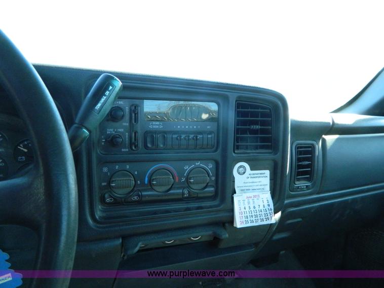 image for item G7696 2002 Chevrolet Silverado 1500 pickup truck