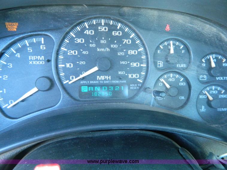 image for item G7696 2002 Chevrolet Silverado 1500 pickup truck