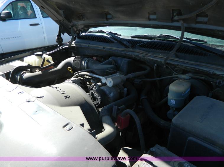 image for item G7696 2002 Chevrolet Silverado 1500 pickup truck