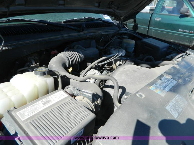 image for item G7696 2002 Chevrolet Silverado 1500 pickup truck