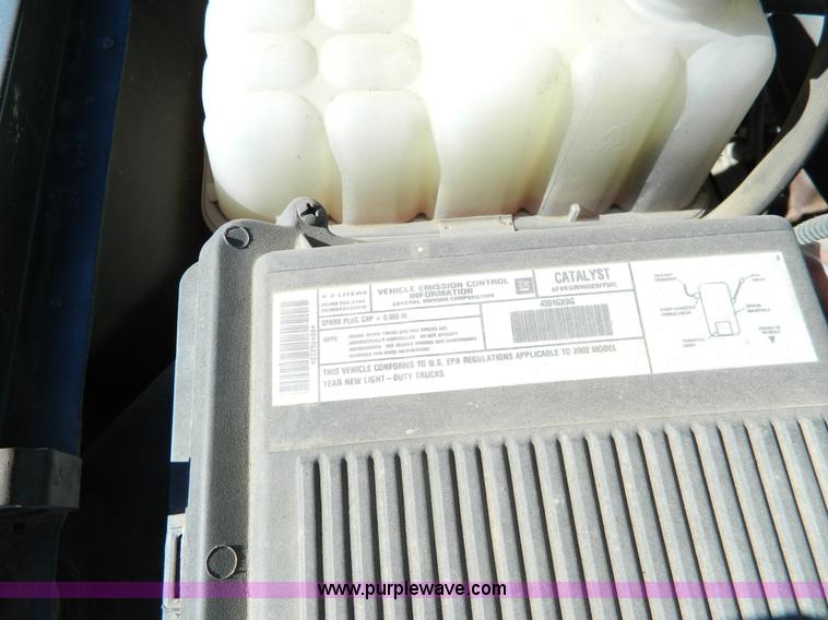 image for item G7696 2002 Chevrolet Silverado 1500 pickup truck