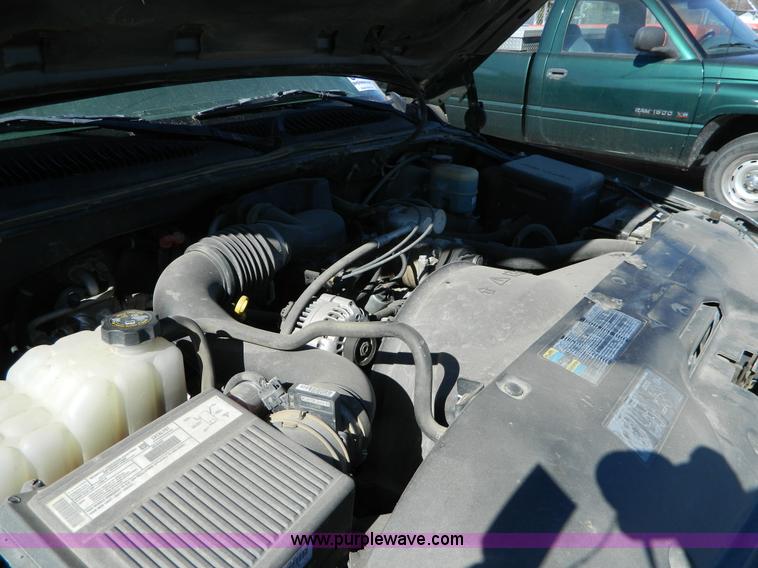 image for item G7696 2002 Chevrolet Silverado 1500 pickup truck