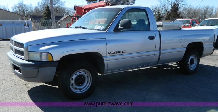 image for item G7697 2001 Dodge Ram 1500 pickup truck