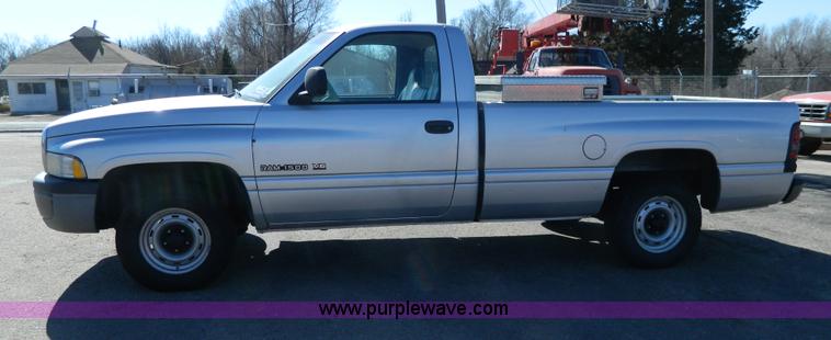 image for item G7697 2001 Dodge Ram 1500 pickup truck