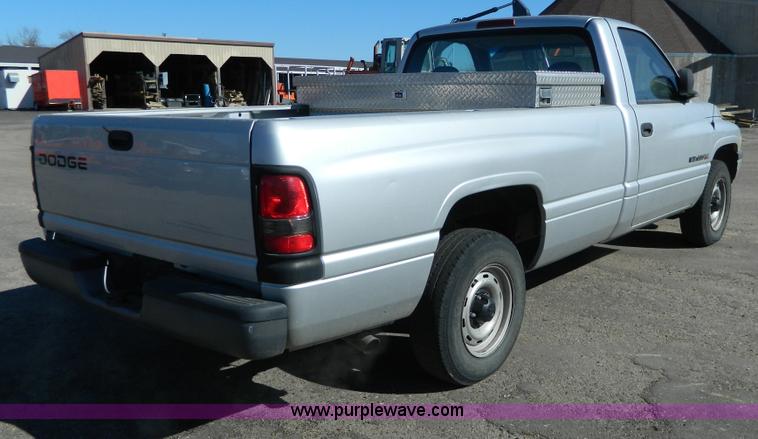 image for item G7697 2001 Dodge Ram 1500 pickup truck