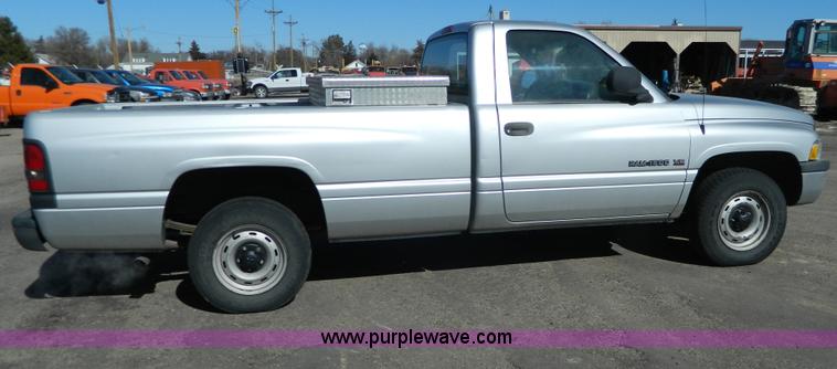 image for item G7697 2001 Dodge Ram 1500 pickup truck