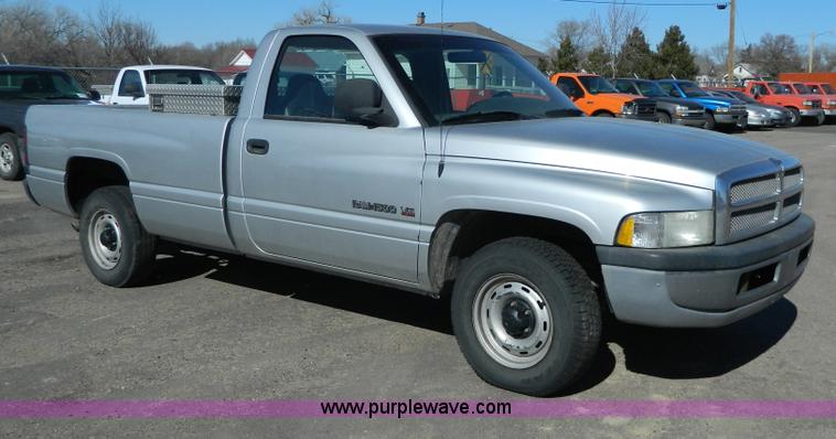 image for item G7697 2001 Dodge Ram 1500 pickup truck