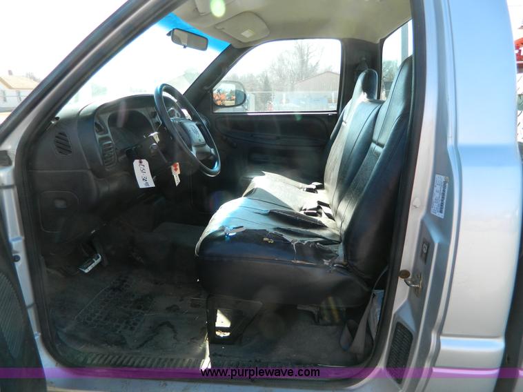 image for item G7697 2001 Dodge Ram 1500 pickup truck