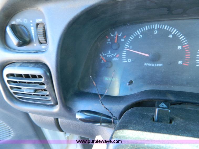 image for item G7697 2001 Dodge Ram 1500 pickup truck