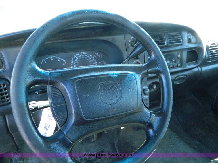 image for item G7697 2001 Dodge Ram 1500 pickup truck