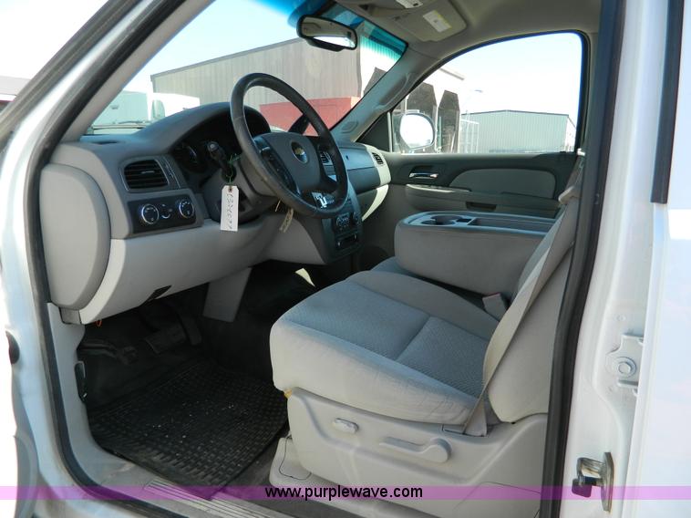 image for item G7698 2007 Chevrolet Suburban LT2500