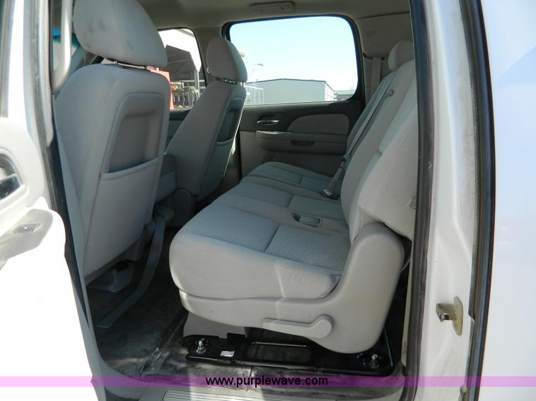 image for item G7698 2007 Chevrolet Suburban LT2500
