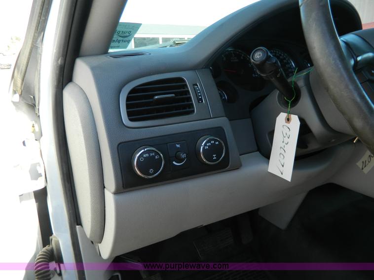 image for item G7698 2007 Chevrolet Suburban LT2500