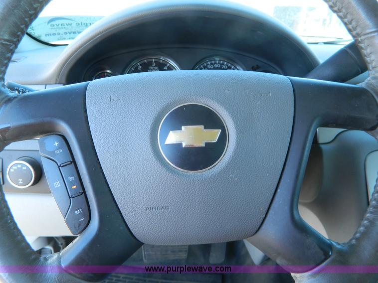 image for item G7698 2007 Chevrolet Suburban LT2500