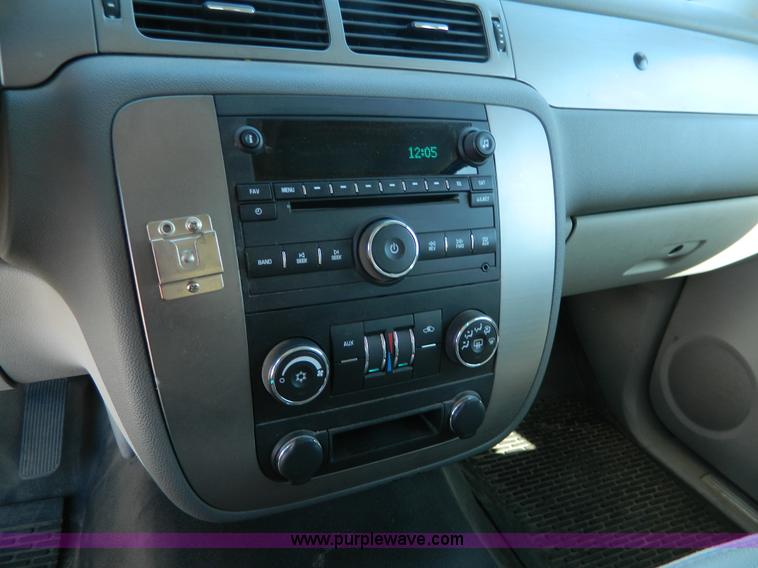 image for item G7698 2007 Chevrolet Suburban LT2500