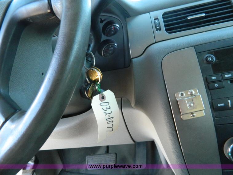 image for item G7698 2007 Chevrolet Suburban LT2500