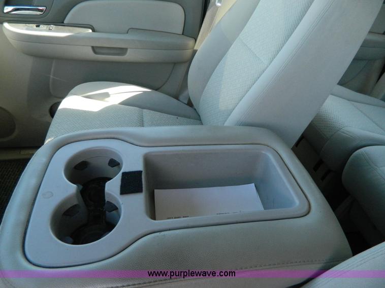 image for item G7698 2007 Chevrolet Suburban LT2500