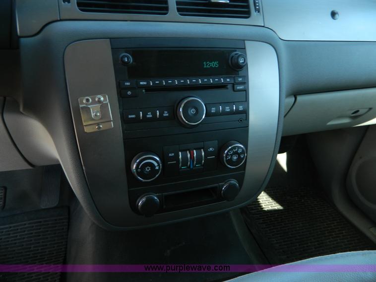 image for item G7698 2007 Chevrolet Suburban LT2500