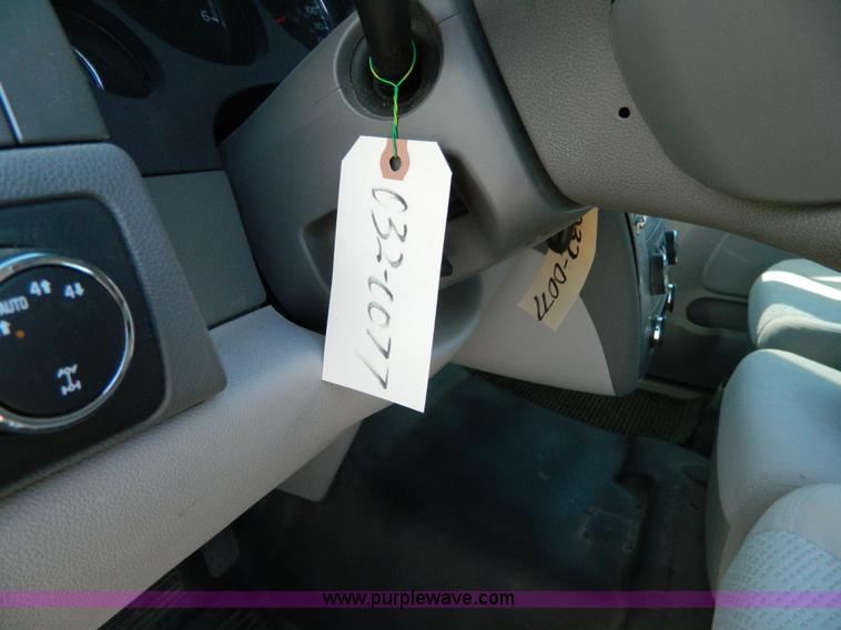 image for item G7698 2007 Chevrolet Suburban LT2500