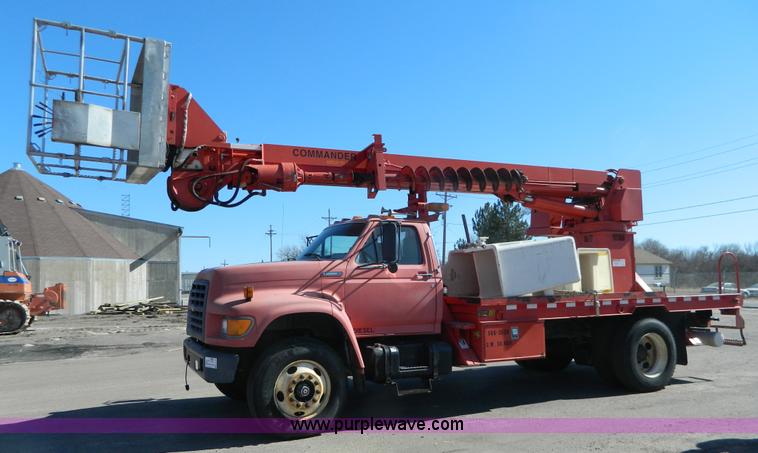 image for item G7700 1997 Ford F800 digger derrick truck