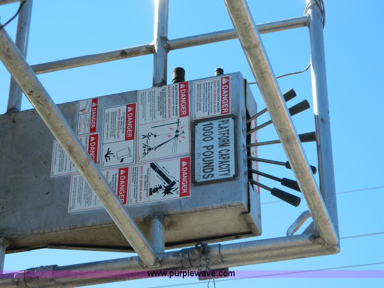 image for item G7700 1997 Ford F800 digger derrick truck